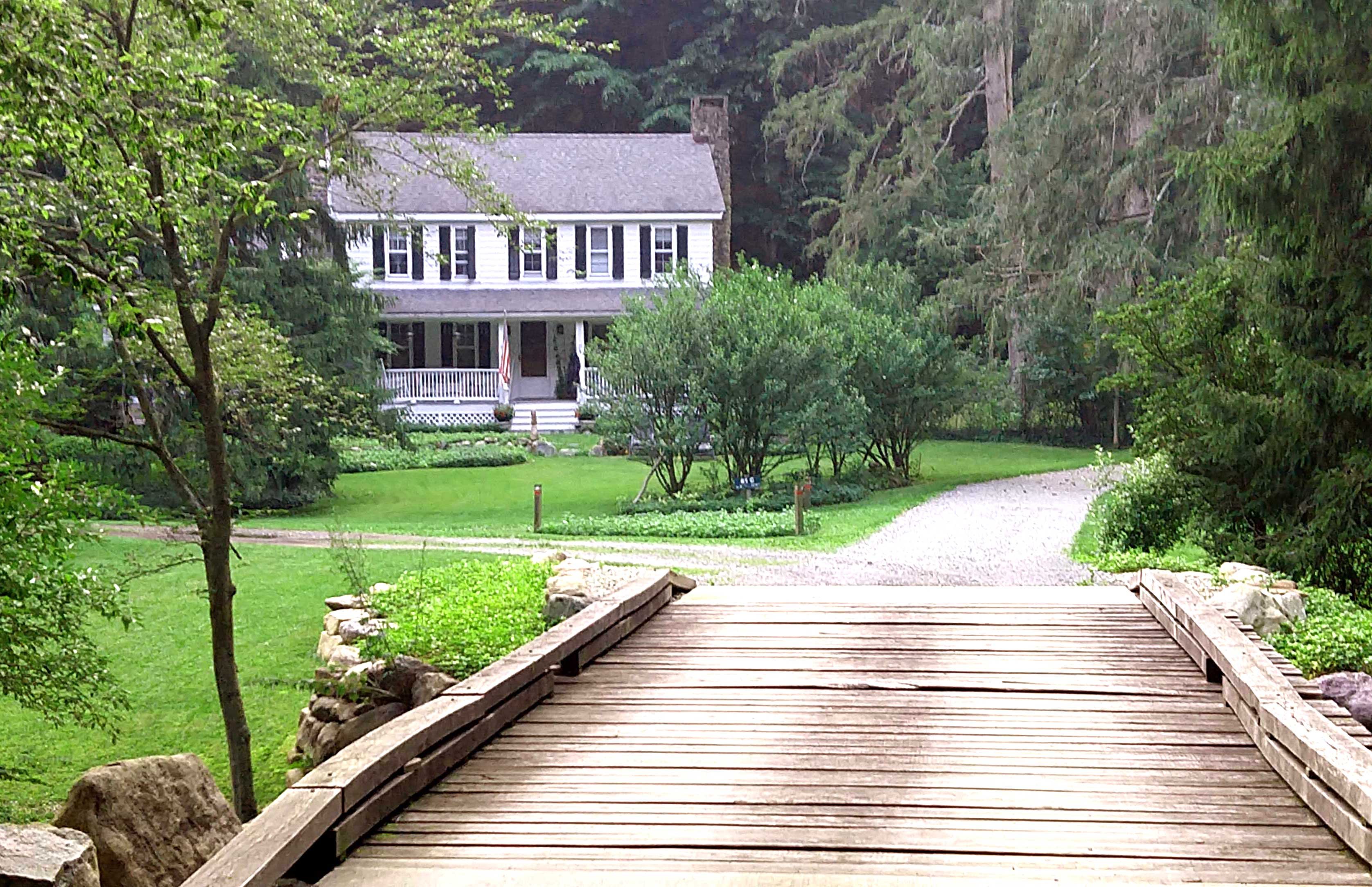 STONYBROOK-WHITE-HOUSE-AND-BRIDGE