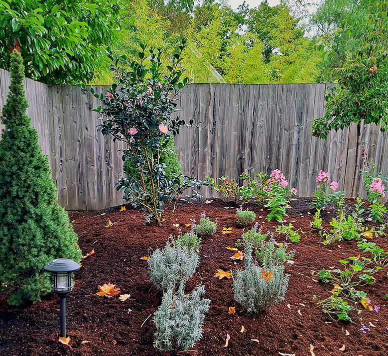 ENGLISH-COTTAGE-GARDEN_ARLETA-COTTAGE-GARDEN