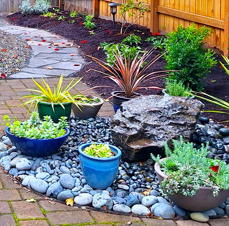 ENGLISH-COTTAGE-GARDEN_ARLETA-FOUNTAIN