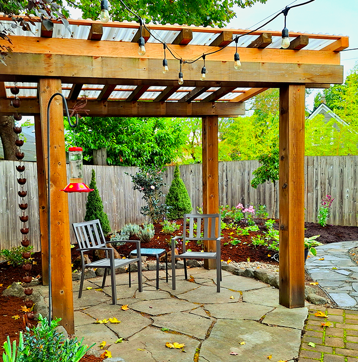 ENGLISH-COTTAGE-GARDEN_ARLETA-PERGOLA